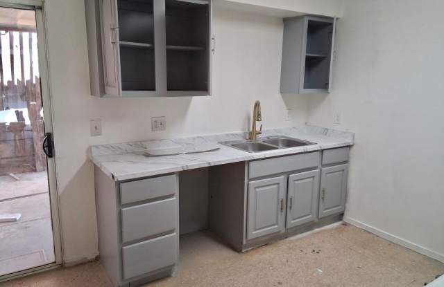 Three-bedroom apartment awaits for you in Avenal - Schedule your tour now! photos photos Three-bedroom apartment awaits for you in Avenal - Schedule your tour now! photos photos