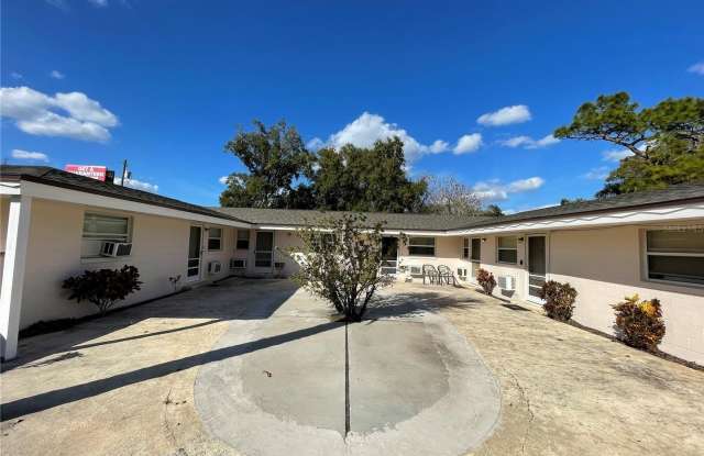 2 Bedroom, 1 Baths Apartment For Rent at 1031 Royal Palm Avenue #2, Orlando, FL 32809 photos photos