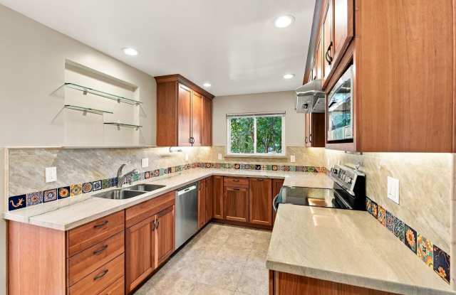 Remodeled 4BD Cambrian Home | Bonus Family Room | Central A/C | Top Schools Gallery 4