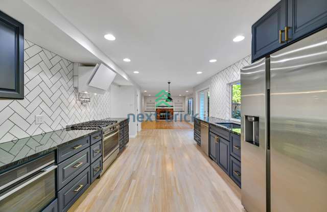 Stunning 5-Bedroom Home in Bellevue’s Top School District! photos photos