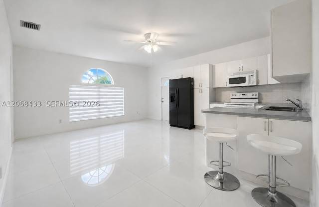 14180 SW 8th Ter Gallery 2