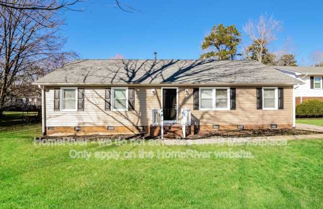 703 Woodlake Dr photos photos