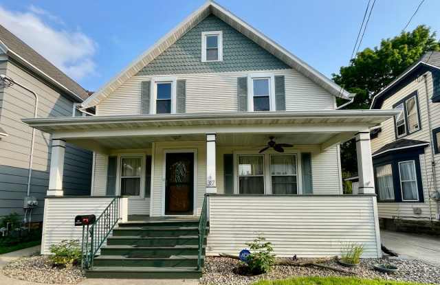 Charming 4 Bedroom Home photos photos