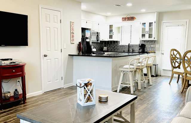 131 W Leslie Ln Gallery 3