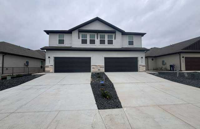 Want luxury living in the Far West ...Look no further...Amanda Park is it photos photos