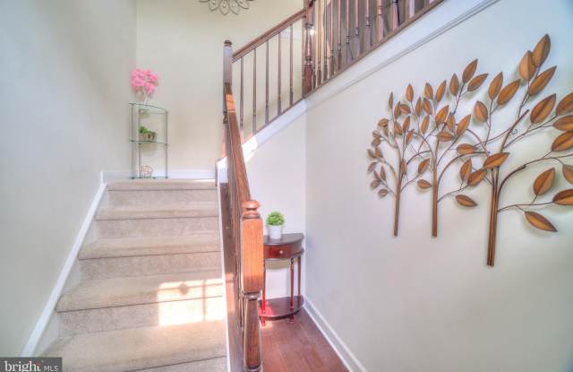 22280 PINECROFT TERRACE Gallery 3
