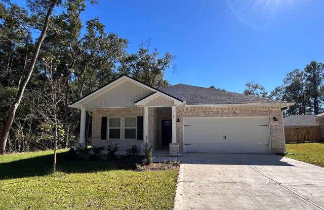 Brand New 3/2 home with fenced yard *ask about free rent* - 118 Azalea Drive, Freeport, FL 32439