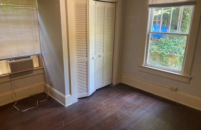 658 Moreland Ave NE Unit B Gallery 3