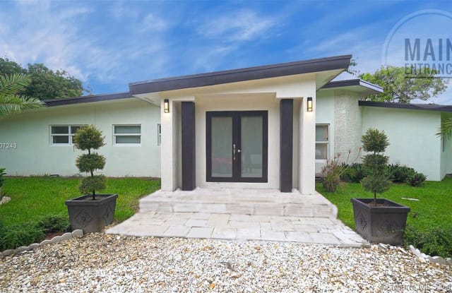 8540 SW 122nd St - 8540 SW 122nd St, Kendall, FL 33156