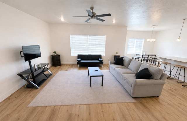 4-Bed Stand Alone Home! 6+ Month Lease Gallery 4