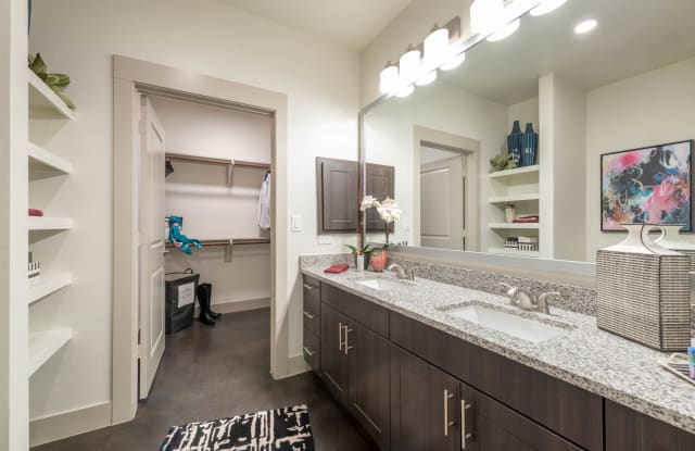 301 Flower Mound Gallery 3
