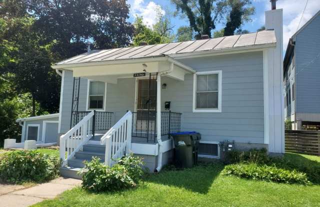 2-Bedroom Home Near UI Campus & Downtown Gallery 1