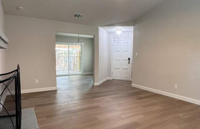325 BENTWOOD DR Gallery 4