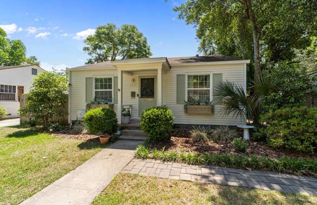 Charming Parkside 2-Bedroom Home Near Daffin Park with Fenced Yard & Patio photos photos