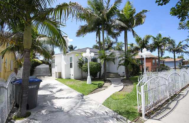 Charming 2BR Home in Prime Lynwood photos photos