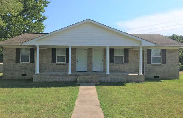 Location, Community, & Quality Living. It Starts Here in this 2 Bedroom Duplex! photos photos