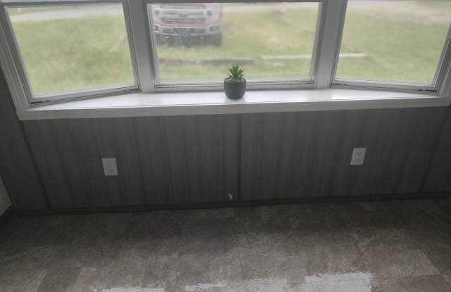 Cozy 2-Bedroom Trailer for Rent – Pet Friendly Gallery 4