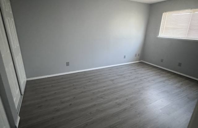 225-255 Southeast Hood Avenue Gallery 4