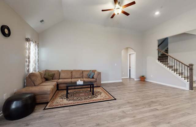 317 Edgefield Ct Gallery 3