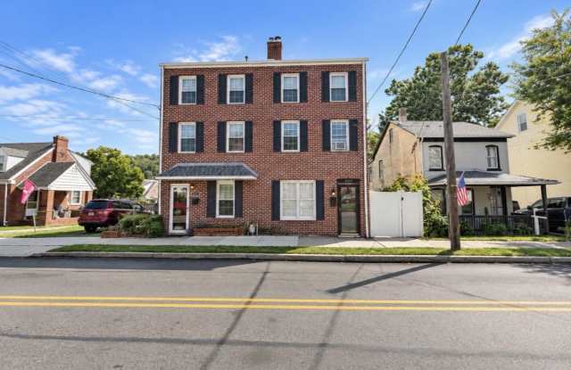 811 E HECTOR Street Gallery 1
