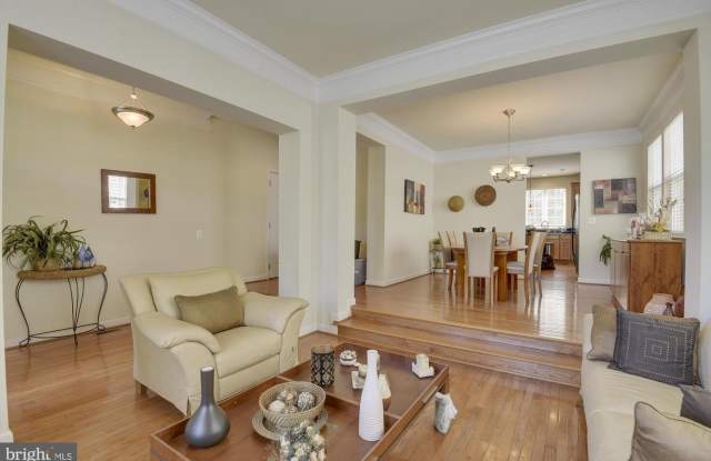 6087 PINEY WOODS CT Gallery 3