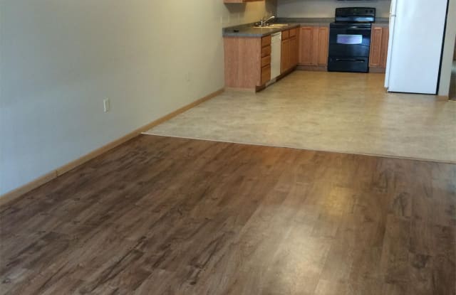 1109 Evergreen Lane - 2 photos photos