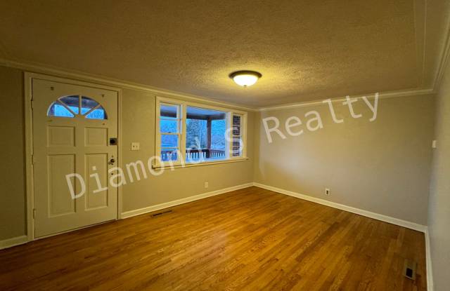Gorgeous 2 Bedroom Home Available Early July - Great Location! Gallery 4