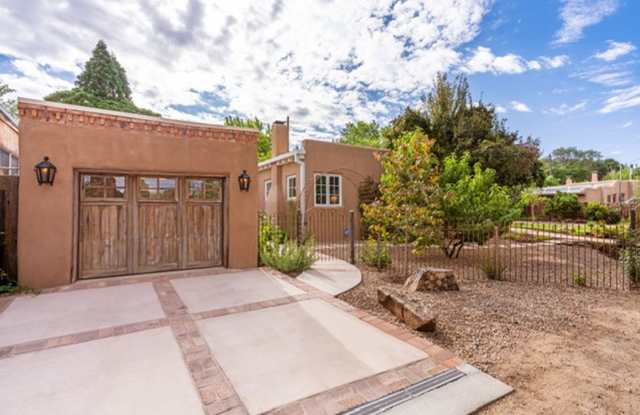 435 Calle La Paz – Furnished Historic Eastside Home – Utilities Included Gallery 1