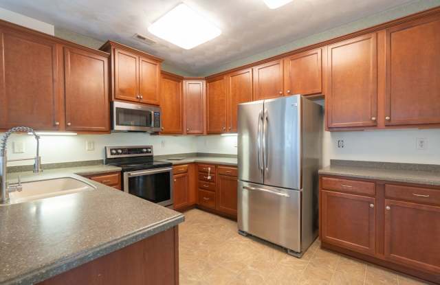 MOVE IN READY 4-bedroom near College Drive, Suffolk! Gallery 4