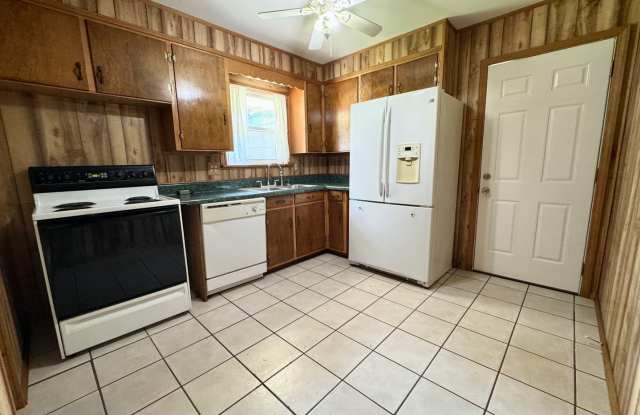 Roanoke County/ Vinton 3 Bedroom 1.5 Bath Gallery 2