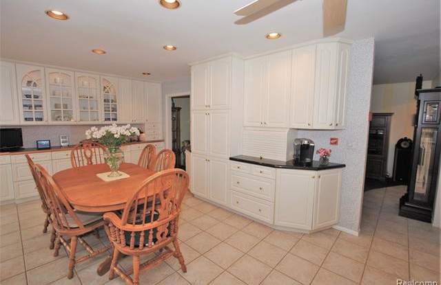 210 ORCHARD VIEW Drive Gallery 4