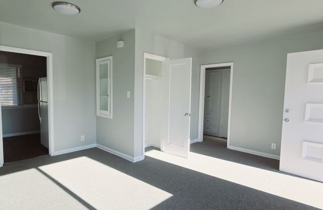 1388 Glenrose Dr S Gallery 4