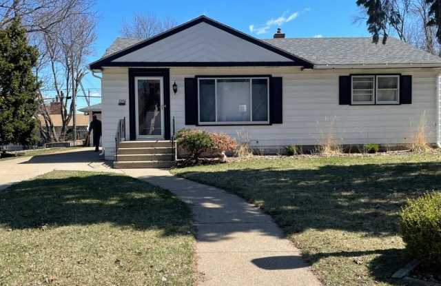 Highland Home for Rent - 1046 Ohio Street, West St. Paul, MN 55118
