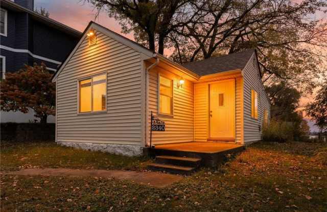 2340 Ives Lane N photos photos