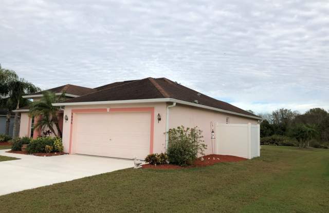 Affordable 3/2 with beautiful Pond view - 5806 33rd Drive East, Manatee County, FL 34221