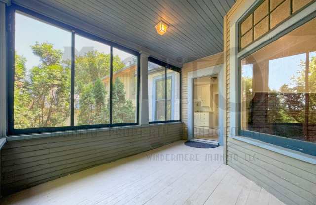 Vintage Craftsman In Prime Location! Gallery 4