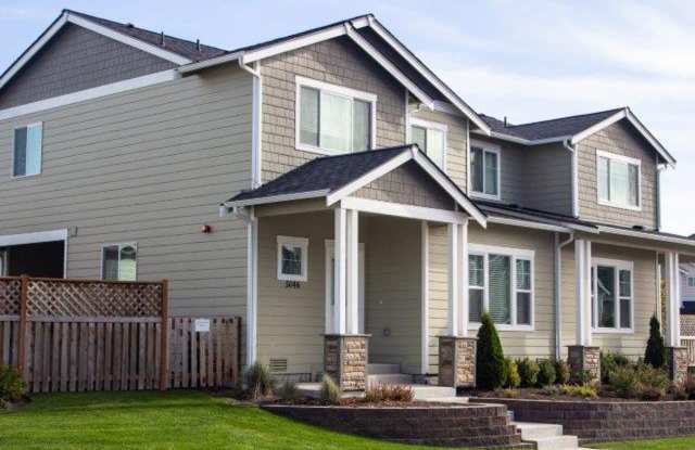 3 Bedroom 2.5 Bath Duplex with 2 Car Garage. Apply Today!! photos photos