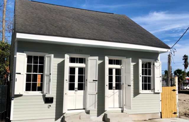 Newly Renovated 2BD/2.5BA 1 block off Esplanade photos photos