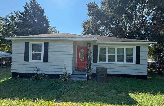 Coming Soon! Three Bedroom House with Large Yard photos photos Coming Soon! Three Bedroom House with Large Yard photos photos