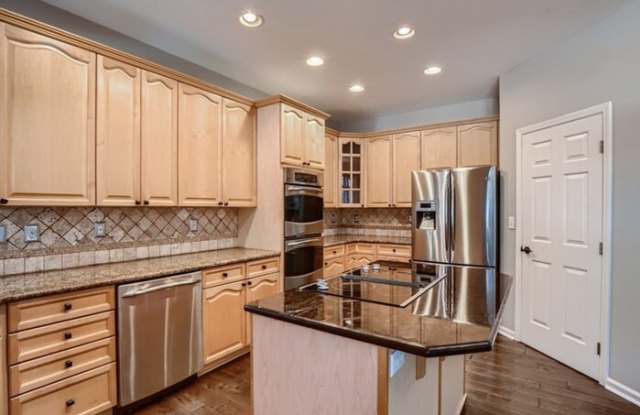 15510 Robsart Court Gallery 2