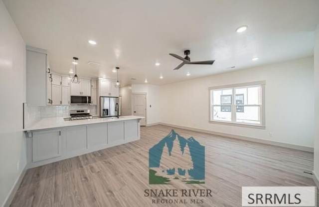 5127 N Beach Gallery 2