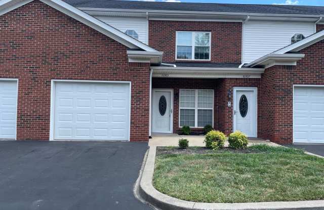 Beautiful 2 Bedroom 2 Bath Dorsey Village Condo in Middletown/Hurstbourne - 10305 Dorsey Village Drive, Blue Ridge Manor, KY 40223