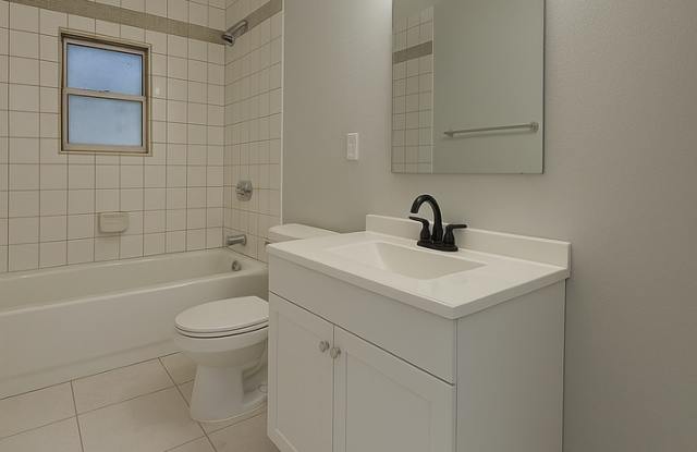 Beautifully Renovated 3BR Concrete Block House w/massive screen porch Gallery 3