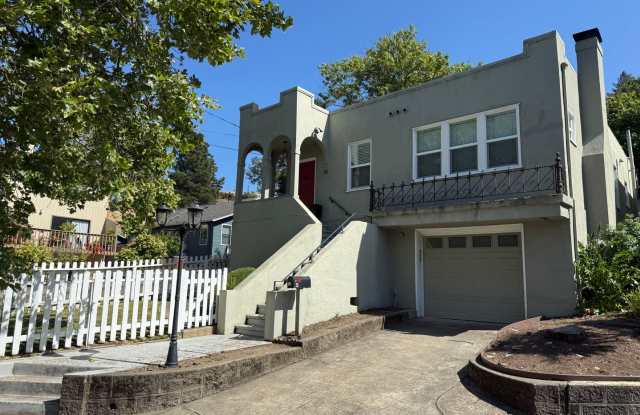 THREE BEDROOM / TWO BATH HOME IN NICE NEIGHBORHOOD CLOSE TO ALBERT PARK AND DOWNTOWN photos photos