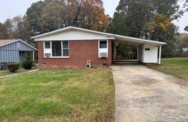 Cozy 3-Bedroom Rental Home in Winston-Salem – 931 Moravia Street photos photos