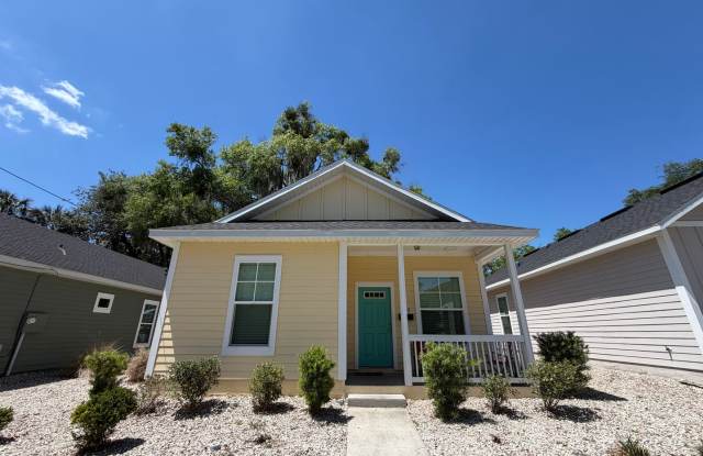 Historic Downtown Living – 3 Bed / 2 Bath Home photos photos