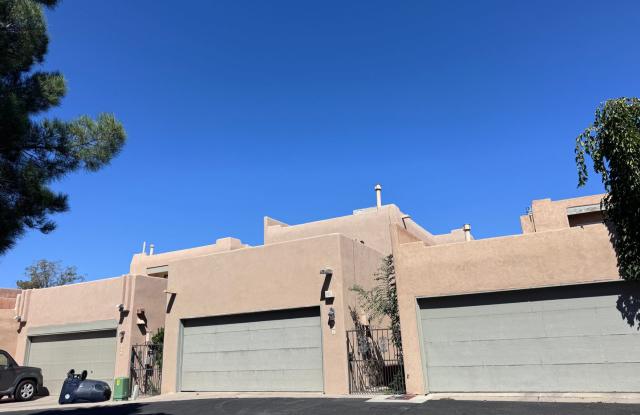 CHARMING TOWNHOUSE NEAR OLD TOWN!!! Gallery 1