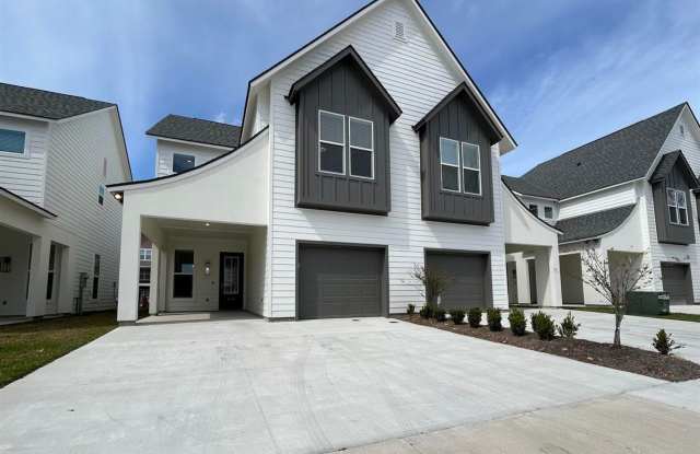 NEW Townhouse near LSU Available July 2026 photos photos