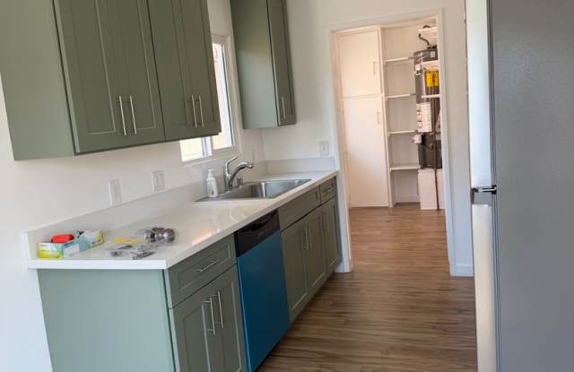 S. LAWNDALE NEWLY REMODELED 1 BDRM HOUSE FOR LEASE! Gallery 4
