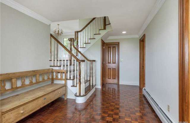 85 Lloyd Harbor Road Gallery 2